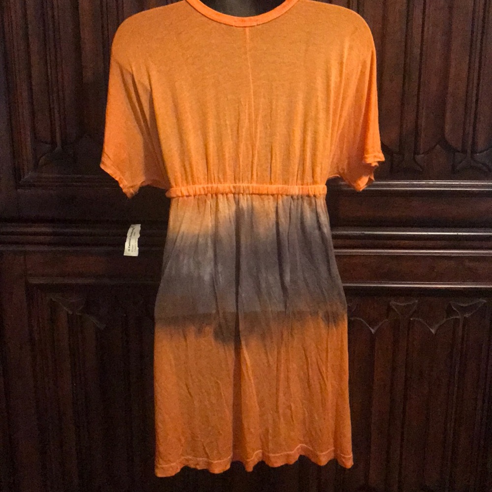 🌺 NWT T-PARTY TOP - Picture 2 of 4